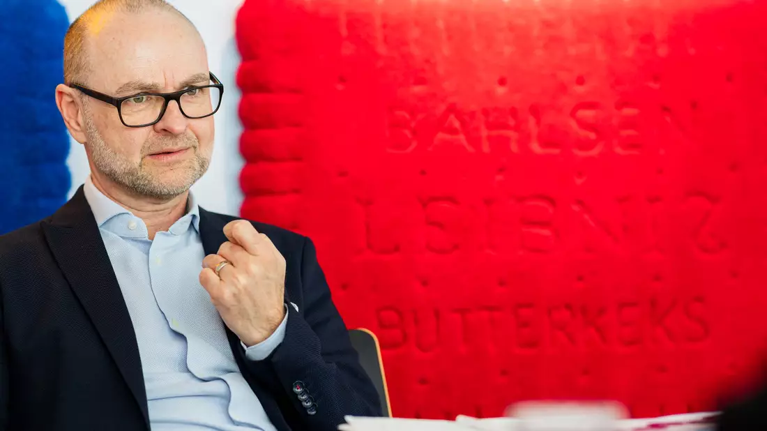 Bahlsen-Chef Alexander Kühnen sieht viele AfD-Positionen als unvereinbar mit den Unternehmenswerten. - Bild: Michael Matthey/dpa
