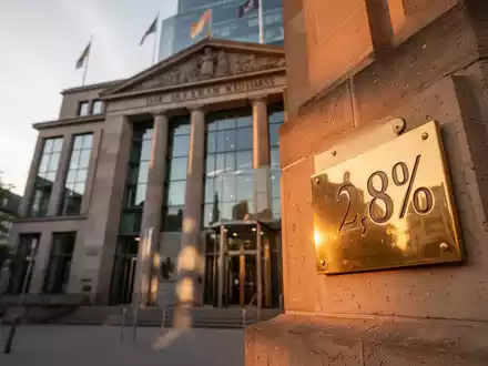 Stuttgart: 2,8 Prozent mehr Gehalt für Stadtbedienstete - Foto: über boerse-global.de