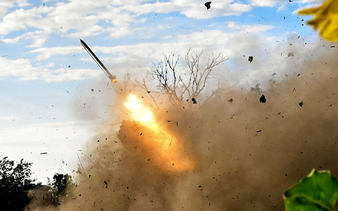 An der Front gibt es im Ukraine-Krieg kaum noch Bewegung. (Archivbild) - Foto: ---/Ukrinform/dpa