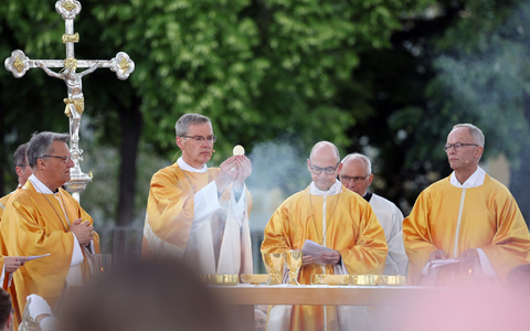Zum Abschluss des Katholikentags gab es noch einen großen Gottesdienst.  - Foto: Karl-Josef Hildenbrand/dpa