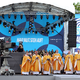 Der Gottesdienst wurde auf einer großen Bühne gefeiert. - Foto: Karl-Josef Hildenbrand/dpa
