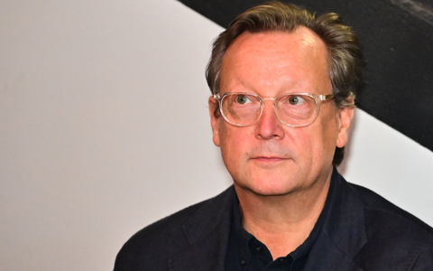 Schauspieler Matthias Brandt kürt Paulina Alpen zur Gewinnerin des Alfred-Kerr-Darstellerpreises. (Archivbild) - Foto: Sebastian Christoph Gollnow/dpa