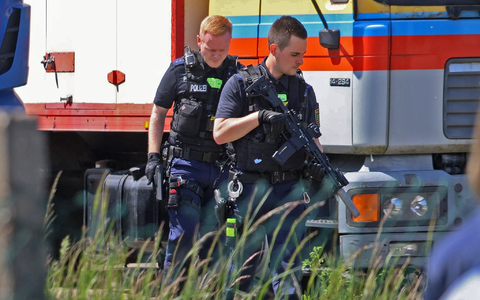 Ein 73 Jahre alter Mann wurde schwer verletzt.  - Foto: -/EHL Media/dpa