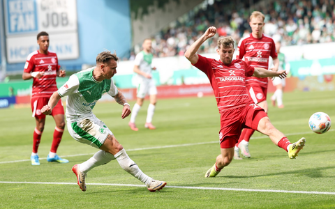 Duell im Keller: Fürth gegen Düsseldorf. - Foto: Daniel Löb/dpa