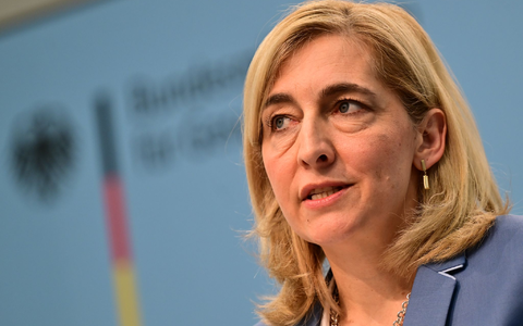 Nach Warkens Angaben kann Deutschland bei Bedarf unter anderem über das Robert Koch-Institut oder das Bernhard-Nocht-Institut Hilfe leisten. (Archivbild) - Foto: Sebastian Gollnow/dpa