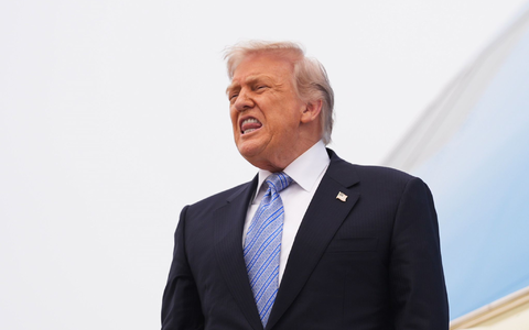 Trump droht dem Iran erneut mit Zerstörung, sollte dieser nicht schnell handeln. (Archivbild) - Foto: Mark Schiefelbein/AP/dpa