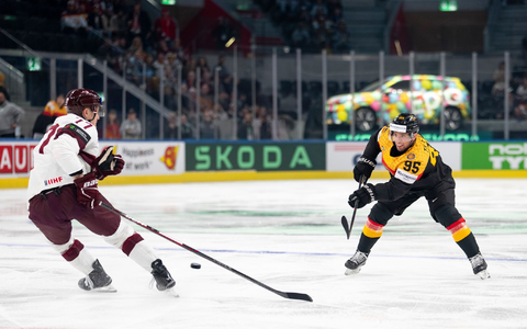 Frederik Tiffels und die deutsche Eishockey-Nationalmannschaft enttäuschten gegen Lettland. - Foto: Claudio Thoma/KEYSTONE/dpa