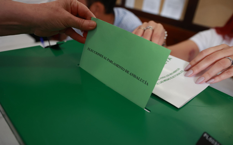 Die konservative Volkspartei PP hat bei der Regionalwahl in Andalusien ihre absolute Mehrheit verloren und ist in der bevölkerungsreichsten Region Spaniens künftig auf die rechtspopulistische Vox angewiesen.  - Foto: Rocío Ruz/EUROPA PRESS/dpa