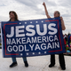 «Jesus mach Amerika wieder gottesfürchtig», steht auf einem Banner bei der Gebetsveranstaltung.  - Foto: Julia Demaree Nikhinson/AP/dpa