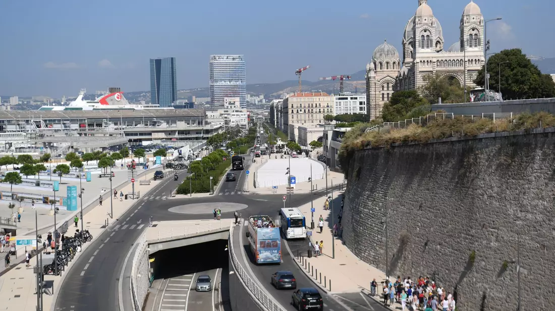 Seit Jahren buhlen Banden um die Vorherrschaft über den Drogenhandel in Marseille. (Symbolbild) - Bild: Arne Dedert/dpa