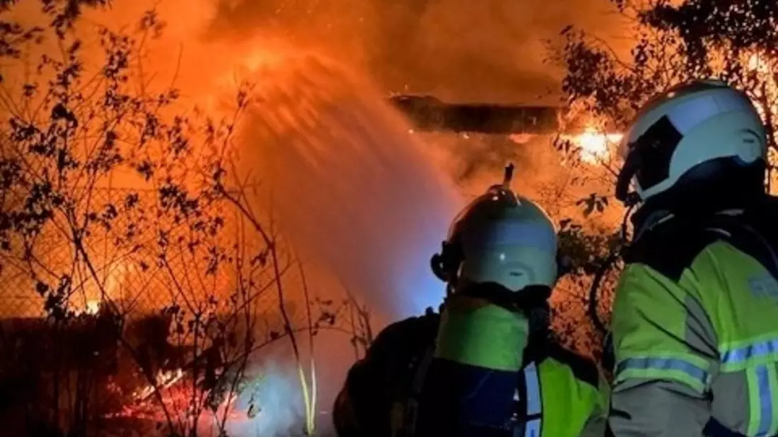 FW Dresden: Brand einer Gartenlaube - Bild: presseportal.de