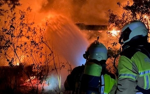 FW Dresden: Brand einer Gartenlaube - Foto: presseportal.de