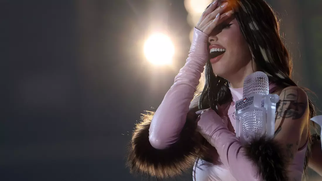 Scheint es kaum fassen zu können: ESC-Siegerin Dara aus Bulgarien. - Bild: Jens Büttner/dpa