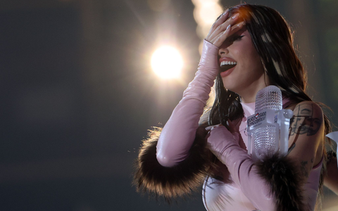 Scheint es kaum fassen zu können: ESC-Siegerin Dara aus Bulgarien. - Foto: Jens Büttner/dpa