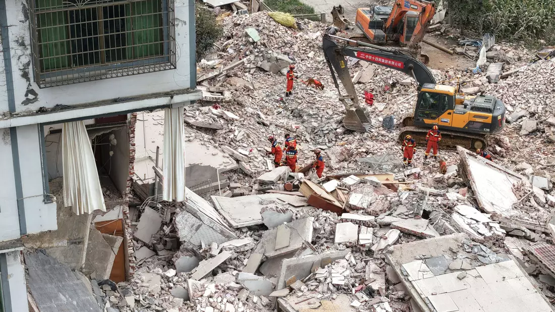 Bei einem Erdbeben in Südchina sind mindestens drei Menschen ums Leben gekommen.  - Bild: Li Hanchi/XinHua/dpa