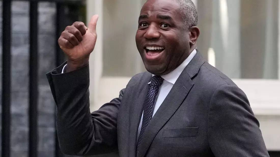  David Lammy spricht in einem Interview über die Regierungskrise. (Archivbild) - Bild: Kin Cheung/AP/dpa