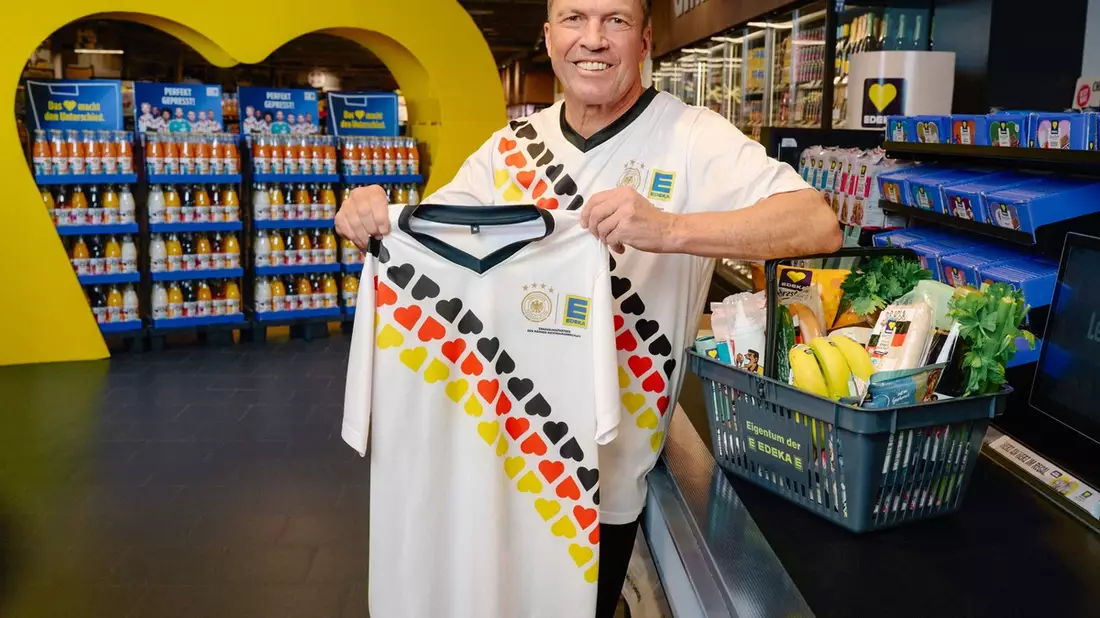 Exklusiv im Lebensmitteleinzelhandel: EDEKA startet als Ernährungspartner der Männer-Nationalmannschaft die große WM-Offensive - Bild: presseportal.de