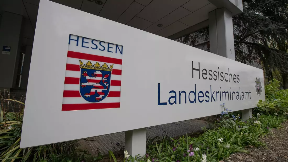 Laut Frankfurter Staatsanwaltschaft und LKA führte eine Fahndungskampagne zum Ermittlungserfolg. (Symbolbild)  - Bild: Boris Roessler/dpa
