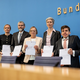 Umweltminister Schneider versprach, dass er die Warnungen des Expertenrates (im Foto) ernst nehme und prüfen lassen werde.  - Foto: Michael Kappeler/dpa