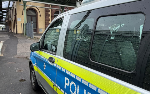 POL-DN: Schwerpunkteinsatz am Bahnhof Düren: Haftbefehle vollstreckt und mutmaßlicher Drogendealer festgenommen - Foto: presseportal.de