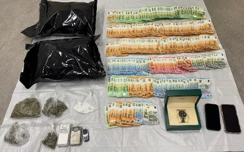 POL-K: 260518-1-K Zivilfahnder beobachten mutmaßlichen Dealer und stellen Drogen und Bargeld sicher - Ermittlungen gegen Familie - Foto: presseportal.de