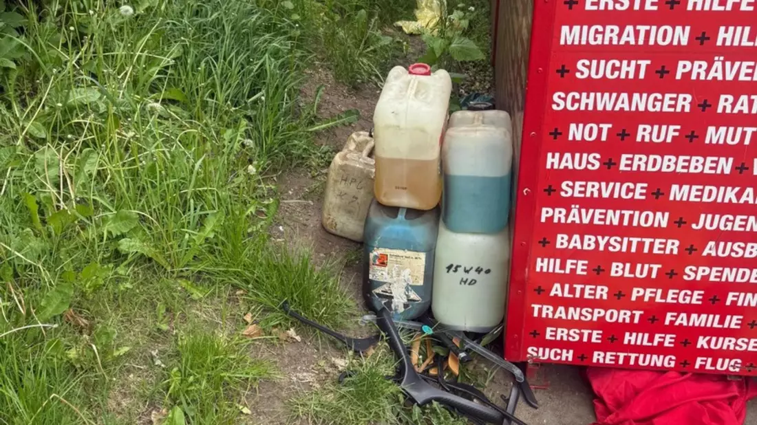 POL-FL: Kropp: Salzsäure und Reinigungsmittel unerlaubt entsorgt - Bild: presseportal.de