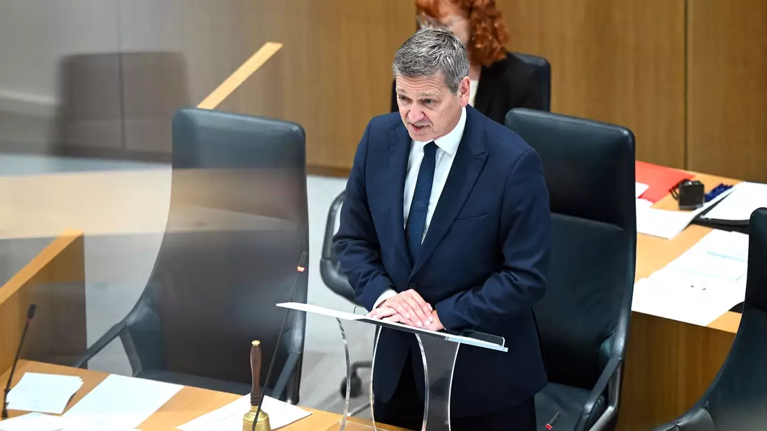 Baldauf appellierte in seiner Rede als Alterspräsident an das Verantwortungsgefühl der Abgeordneten. - Bild: Jennifer Brückner/dpa