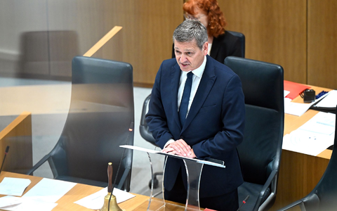 Baldauf appellierte in seiner Rede als Alterspräsident an das Verantwortungsgefühl der Abgeordneten. - Foto: Jennifer Brückner/dpa