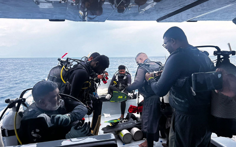Die Suche nach den Leichen der Taucher zog sich über mehrere Tage und musste zwischenzeitlich unterbrochen werden. - Foto: Uncredited/Maldives President’s Media Division/AP/dpa
