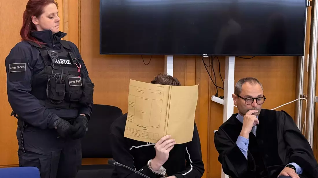 Der 18-Jährige muss nun für einige Jahre in Haft. Das Urteil ist aber noch nicht rechtskräftig. (Archivbild) - Bild: Nico Pointner/dpa