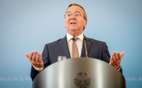 Bei einer Pressekonferenz wird Verteidigungsminister Boris Pistorius (SPD) auf die Eckpunkte für den Zivilschutz angesprochen.  - Foto: Kay Nietfeld/dpa