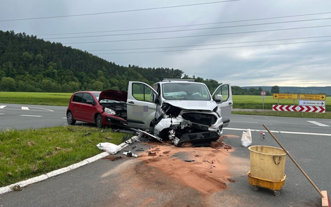 POL-HX: Gegenverkehr übersehen - Fahrer schwer verletzt - Foto: presseportal.de