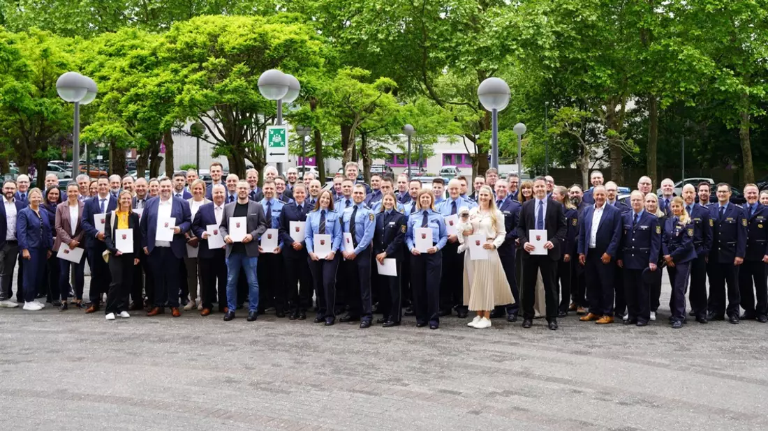 POL-PPMZ: Verfassungstag in Rheinland-Pfalz: 149 Beförderungen im Polizeipräsidium Mainz - Bild: presseportal.de