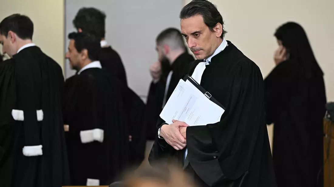 Der Verteidiger des mutmaßlichen Clan-Chefs wirft der Polizei vor, seinen Mandanten mit unlauteren Methoden abgehört zu haben. - Bild: Gabriel Bouys/AFP/dpa