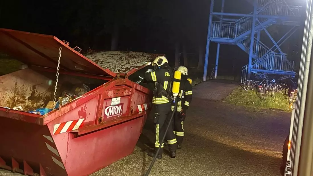 FW-AUR: Feuer im Müllcontainer - Bild: presseportal.de