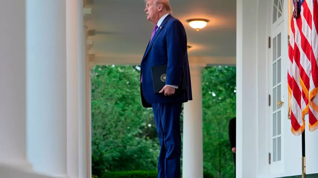 Die USA planten für Dienstag laut Trump einen Angriff auf den Iran (Archivbild).  - Bild: Julia Demaree Nikhinson/AP/dpa