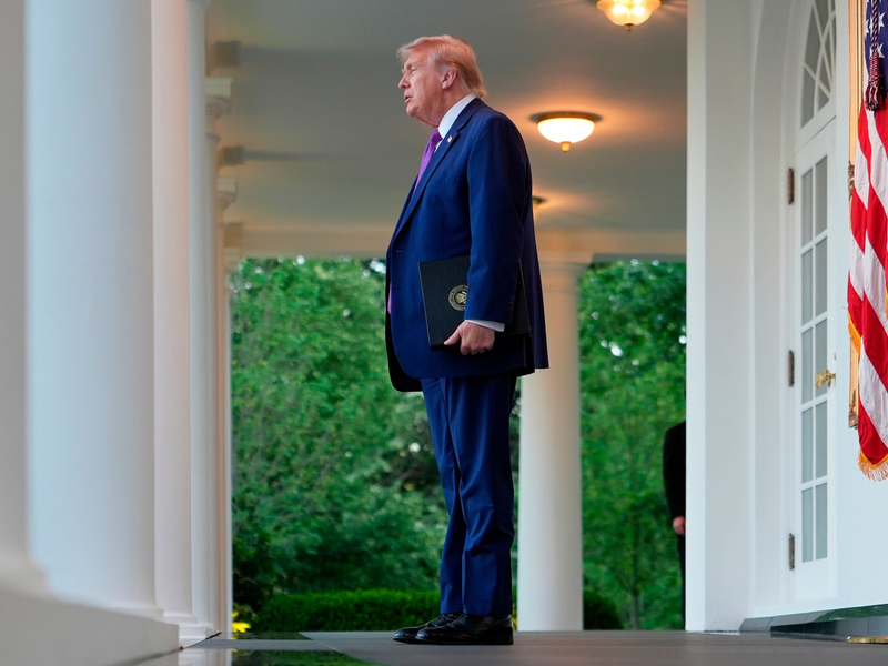 Die USA planten für Dienstag laut Trump einen Angriff auf den Iran (Archivbild).  - Foto: Julia Demaree Nikhinson/AP/dpa