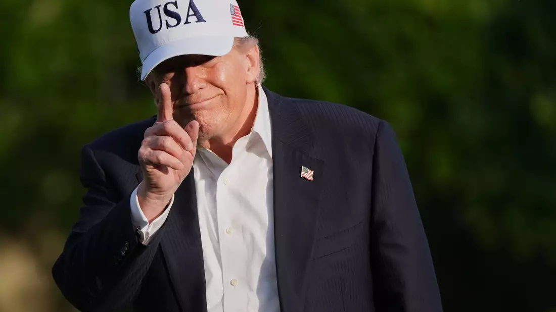 Trump erntet wegen des Entschädigungsfonds Kritik. (Archivbild) - Bild: Jacquelyn Martin/AP/dpa