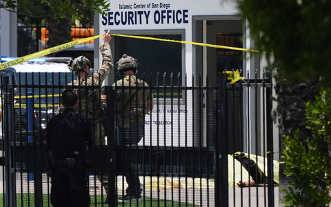 Nach den Schüssen in San Diego. - Foto: Gregory Bull/AP/dpa