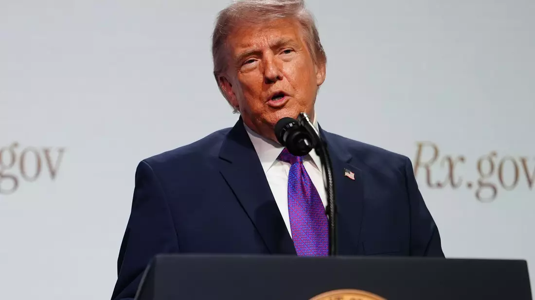 Trump will einen angeblich geplanten Angriff auf den Iran gestoppt haben. - Bild: Julia Demaree Nikhinson/AP/dpa