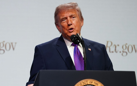 Trump will einen angeblich geplanten Angriff auf den Iran gestoppt haben. - Foto: Julia Demaree Nikhinson/AP/dpa