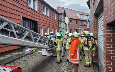 FW Helmstedt: Wohnungsbrand im Fechtboden - Foto: presseportal.de