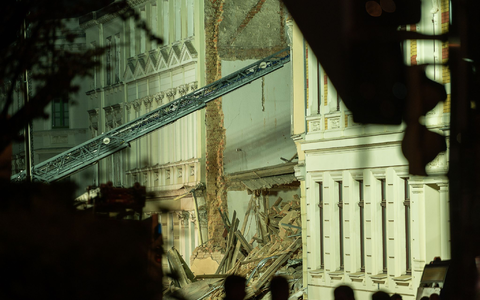 Eine Gasexplosion könnte das Haus zum Einsturz gebracht haben. - Foto: Paul Glaser/dpa