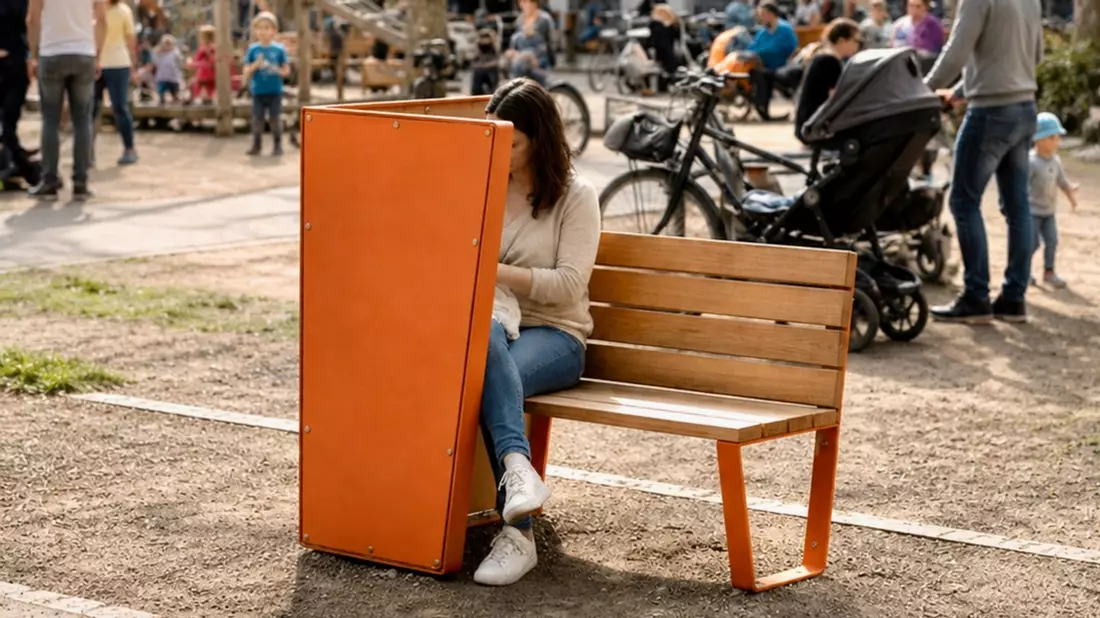 Neue Sitzbank sorgt für andere Sicht aufs Stillen in der Öffentlichkeit / Stillen ist gesund, trotzdem werden Mütter dafür angefeindet. Start-up will das mit einer Sitzbank für Eltern ändern - Bild: presseportal.de