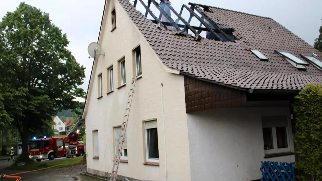 POL-MI: Zweifamilienhaus wird Raub der Flammen - Bild: presseportal.de
