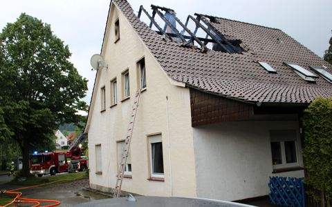 POL-MI: Zweifamilienhaus wird Raub der Flammen - Foto: presseportal.de