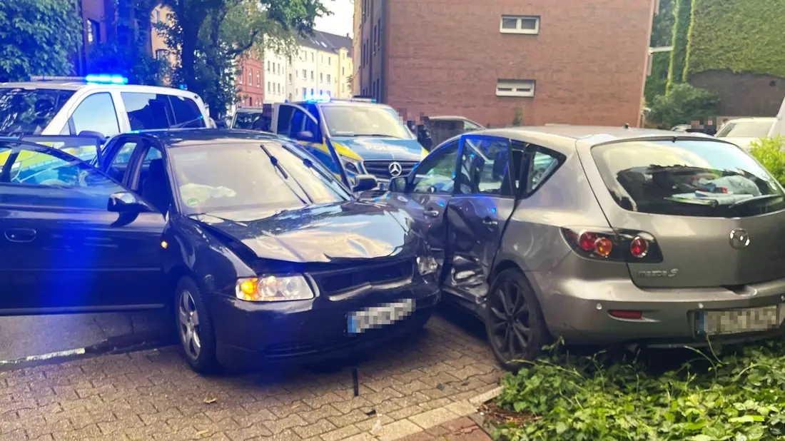 POL-GE: Flucht von berauschter Autofahrerin endet mit Verkehrsunfall - Bild: presseportal.de
