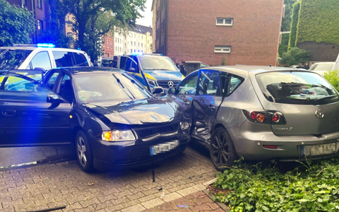 POL-GE: Flucht von berauschter Autofahrerin endet mit Verkehrsunfall - Foto: presseportal.de