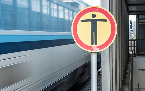 BPOLI EF: Nach Hausfriedensbruch und ticketloser Fahrt über Gleise abgekürzt - Foto: presseportal.de