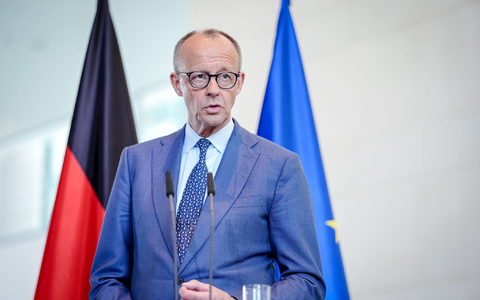 Merz sagt bei einer Pressekonferenz im Kanzleramt, er freue sich auf den Besuch bei den SPD-Abgeordneten. - Foto: Kay Nietfeld/dpa